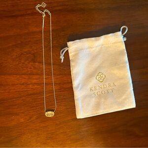 Elisa Gold Pendant Necklace in Rose Quartz